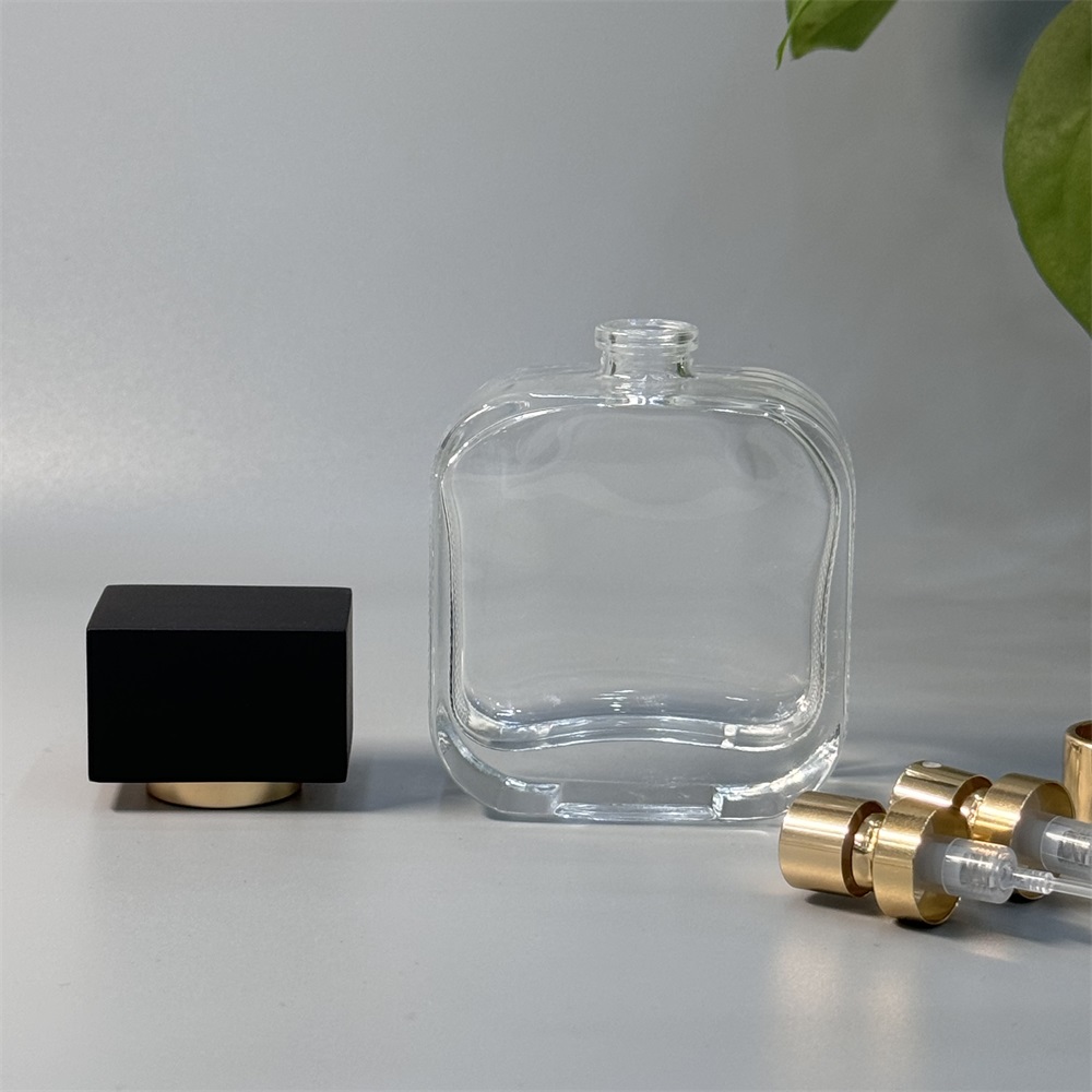 Portable perfume container